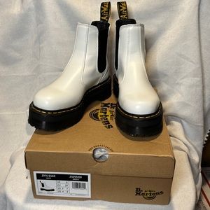 Dr. Martens 2976 Quad Retro White Platform Chelsea Boots Women’s size 8 EU 39